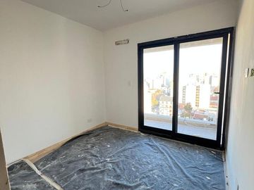 Venta Tres Ambientes 110M2, Cochera y Baulera, Lanús.