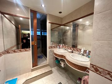 Casa en venta en Martinez entre Libertador y Vías, muy buen diseño, s/lote de 800M2