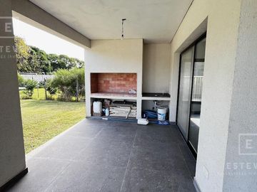 Casa en venta, pileta, Barrio Cerrado, Escobar