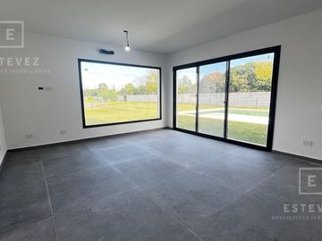 Casa en venta, pileta, Barrio Cerrado, Escobar