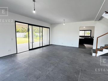 Casa en venta, pileta, Barrio Cerrado, Escobar