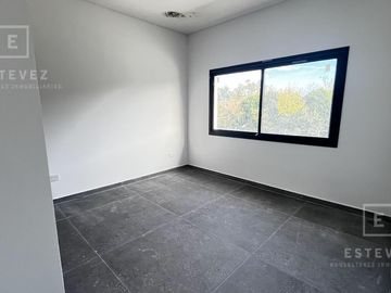 Casa en venta, pileta, Barrio Cerrado, Escobar