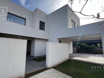 Casa en venta, pileta, Barrio Cerrado, Escobar
