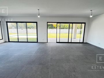 Casa en venta, pileta, Barrio Cerrado, Escobar