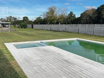 Casa en venta, pileta, Barrio Cerrado, Escobar