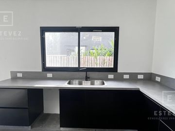 Casa en venta, pileta, Barrio Cerrado, Escobar