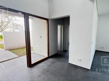 Casa en venta, pileta, Barrio Cerrado, Escobar