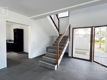 Casa en venta, pileta, Barrio Cerrado, Escobar