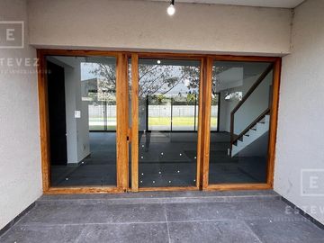Casa en venta, pileta, Barrio Cerrado, Escobar