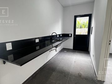 Casa en venta, pileta, Barrio Cerrado, Escobar