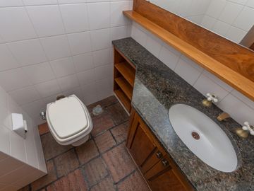 Departamento 5 ambientes en Olivos, de Libertador al rio con 2 cocheras y baulera !