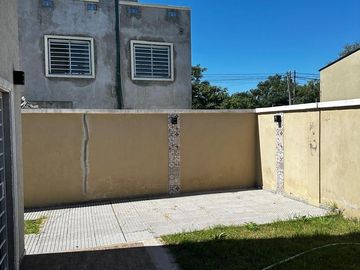 Excelente Duplex en la calle  Racedo esquina Azurduy