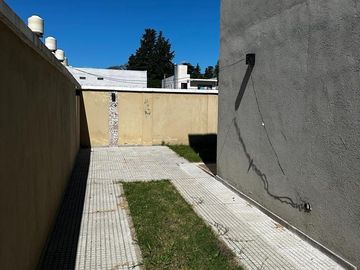Excelente Duplex en la calle  Racedo esquina Azurduy