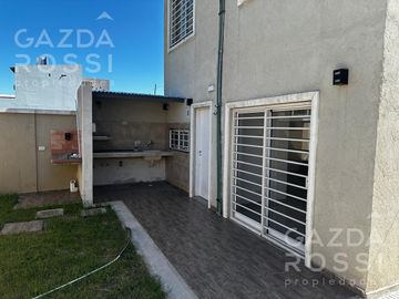 Excelente Duplex en la calle  Racedo esquina Azurduy