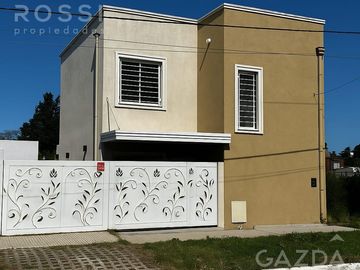 Excelente Duplex en la calle  Racedo esquina Azurduy