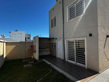 Excelente Duplex en la calle  Racedo esquina Azurduy