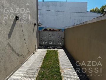 Excelente Duplex en la calle  Racedo esquina Azurduy