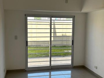 Excelente Duplex en la calle  Racedo esquina Azurduy