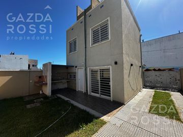Excelente Duplex en la calle  Racedo esquina Azurduy
