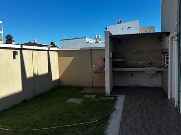 Excelente Duplex en la calle  Racedo esquina Azurduy