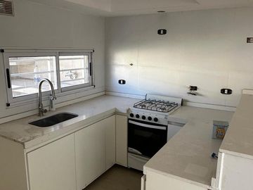 Excelente Duplex en la calle  Racedo esquina Azurduy