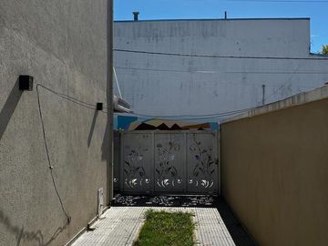Excelente Duplex en la calle  Racedo esquina Azurduy