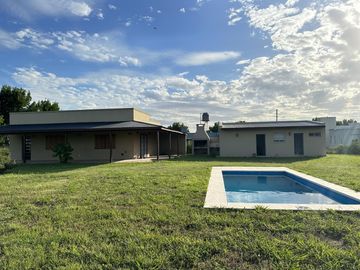 Venta Casa quinta con piscina, 1 habitación   dependencia Barrio Del Carmen - Lobos