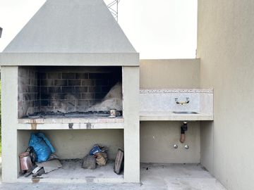 Venta Casa quinta con piscina, 1 habitación   dependencia Barrio Del Carmen - Lobos