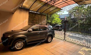 Rumah 2 lantai huk di sektor 9 bintaro tangerang selatan