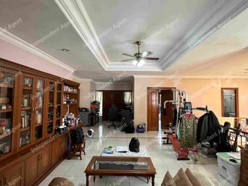 Rumah 2 lantai huk di sektor 9 bintaro tangerang selatan