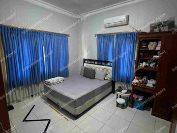 Rumah 2 lantai huk di sektor 9 bintaro tangerang selatan