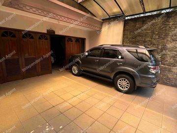 Rumah 2 lantai huk di sektor 9 bintaro tangerang selatan