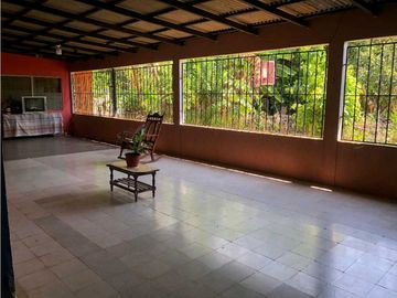 SE VENDE CASA Y TERRENO EN MONTIJO VERAGUAS