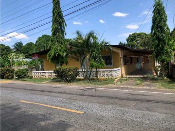 SE VENDE CASA Y TERRENO EN MONTIJO VERAGUAS