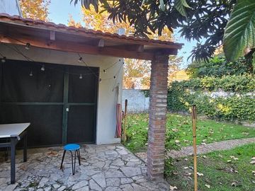 CASA EN VENTA 3 AMB CON COCHERA LOMAS DE ZAMORA