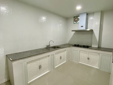 4 Bedroom House for sale in Ban Waen, Chiang Mai