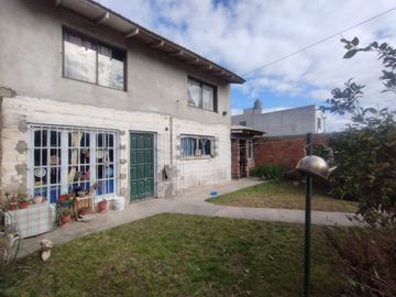 VENTA CASA 4 AMB + UN DPTO 3 AMB MAR DEL PLATA