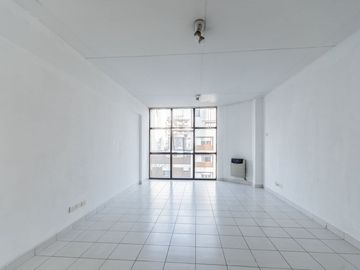 VENTA MONOAMBIENTE BALVANERA LUMINOSO