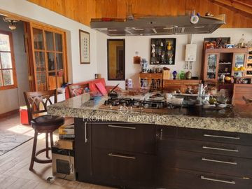 Excelente casa en consolidado condominio de la comuna