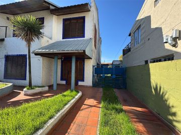 VENTA CASA 5 AMBIENTES LANUS PARA DOS FAMILIAS