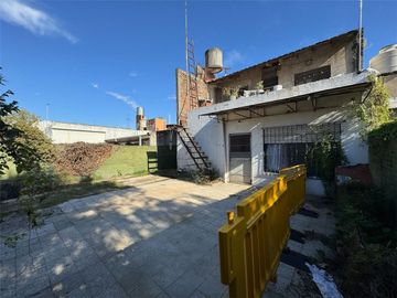 VENTA CASA 5 AMBIENTES LANUS PARA DOS FAMILIAS