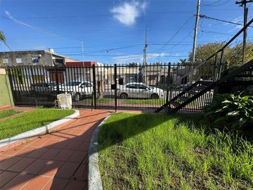 VENTA CASA 5 AMBIENTES LANUS PARA DOS FAMILIAS