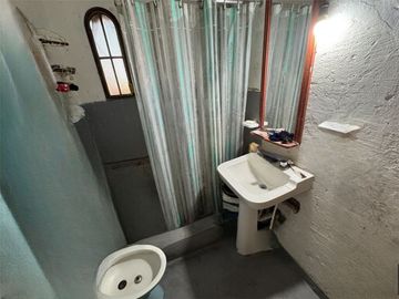 VENTA CASA 5 AMBIENTES LANUS PARA DOS FAMILIAS