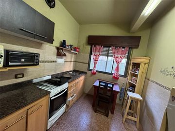 VENTA CASA 5 AMBIENTES LANUS PARA DOS FAMILIAS