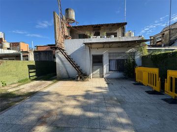 VENTA CASA 5 AMBIENTES LANUS PARA DOS FAMILIAS