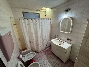 VENTA CASA 5 AMBIENTES LANUS PARA DOS FAMILIAS