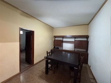 VENTA CASA 5 AMBIENTES LANUS PARA DOS FAMILIAS