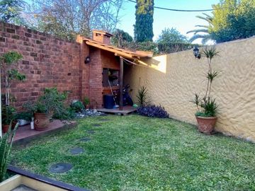VENTA CASA PH 3 AMBIENTES EN EL PALOMAR CON JARDIN