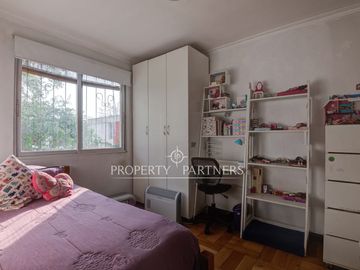 Casa venta las condes con patio y estacionamiento  Metro Manquehue
