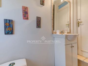Casa venta las condes con patio y estacionamiento  Metro Manquehue